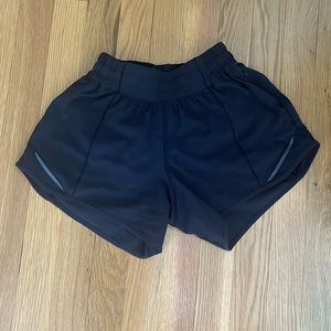 Lululemon black hotty hot shorts 4in